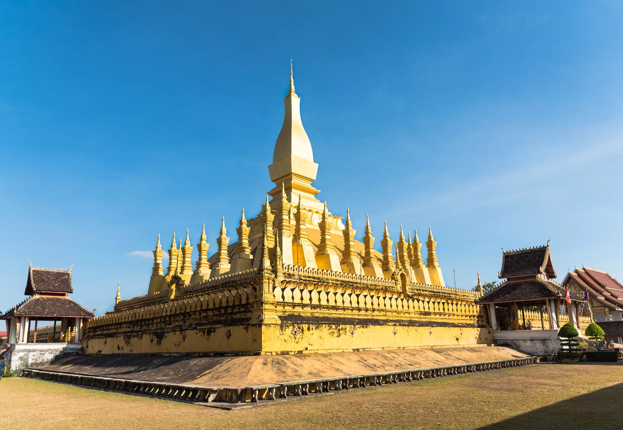 Al Wat That Luang de Vientiane s’hi guarden urnes amb les cendres d’antics reis de Laos
