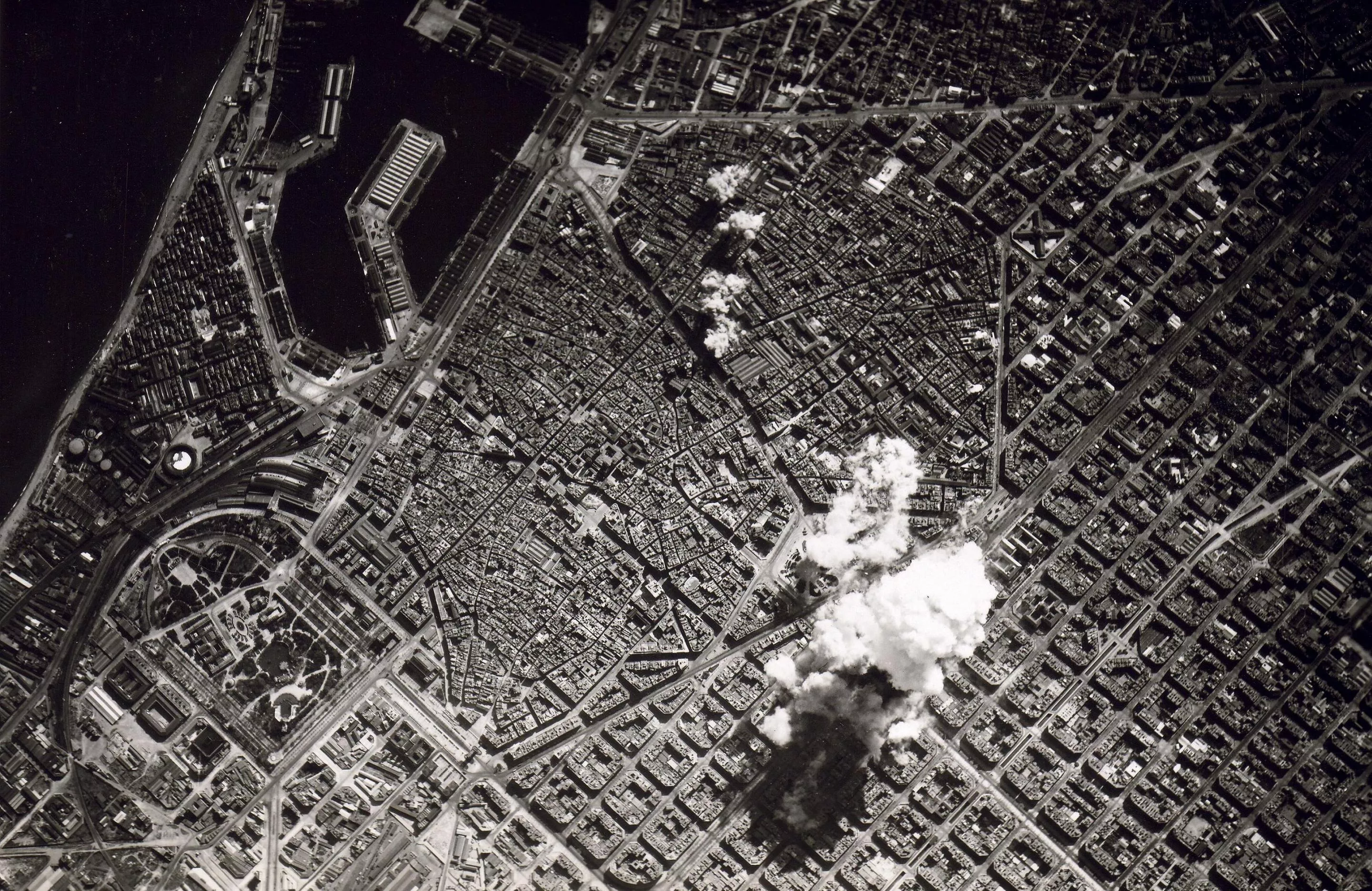 Bombardeig de Barcelona, el 17 de març de 1938, vist des d'un bombarder italià
