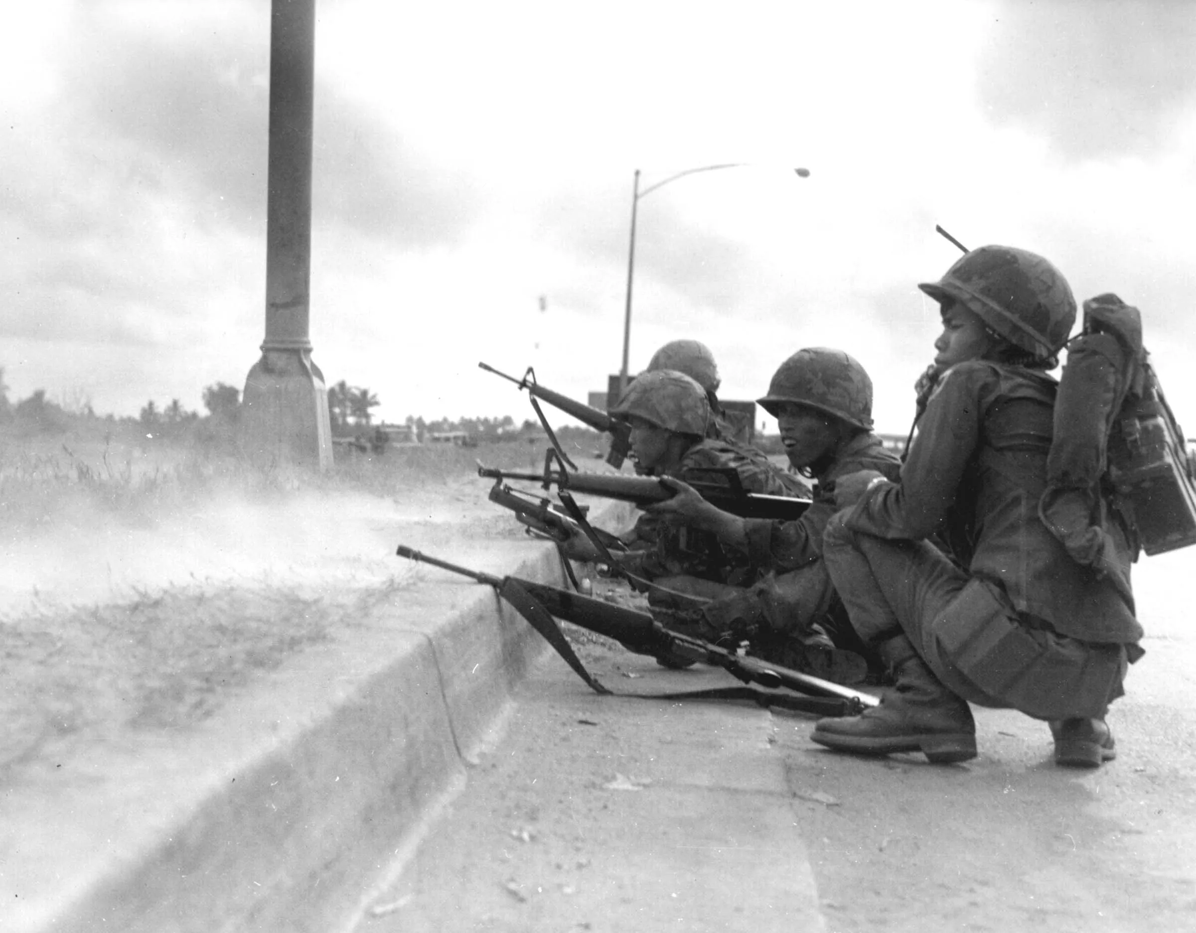 Soldats vietnamites defensen Saigon l'any 1968