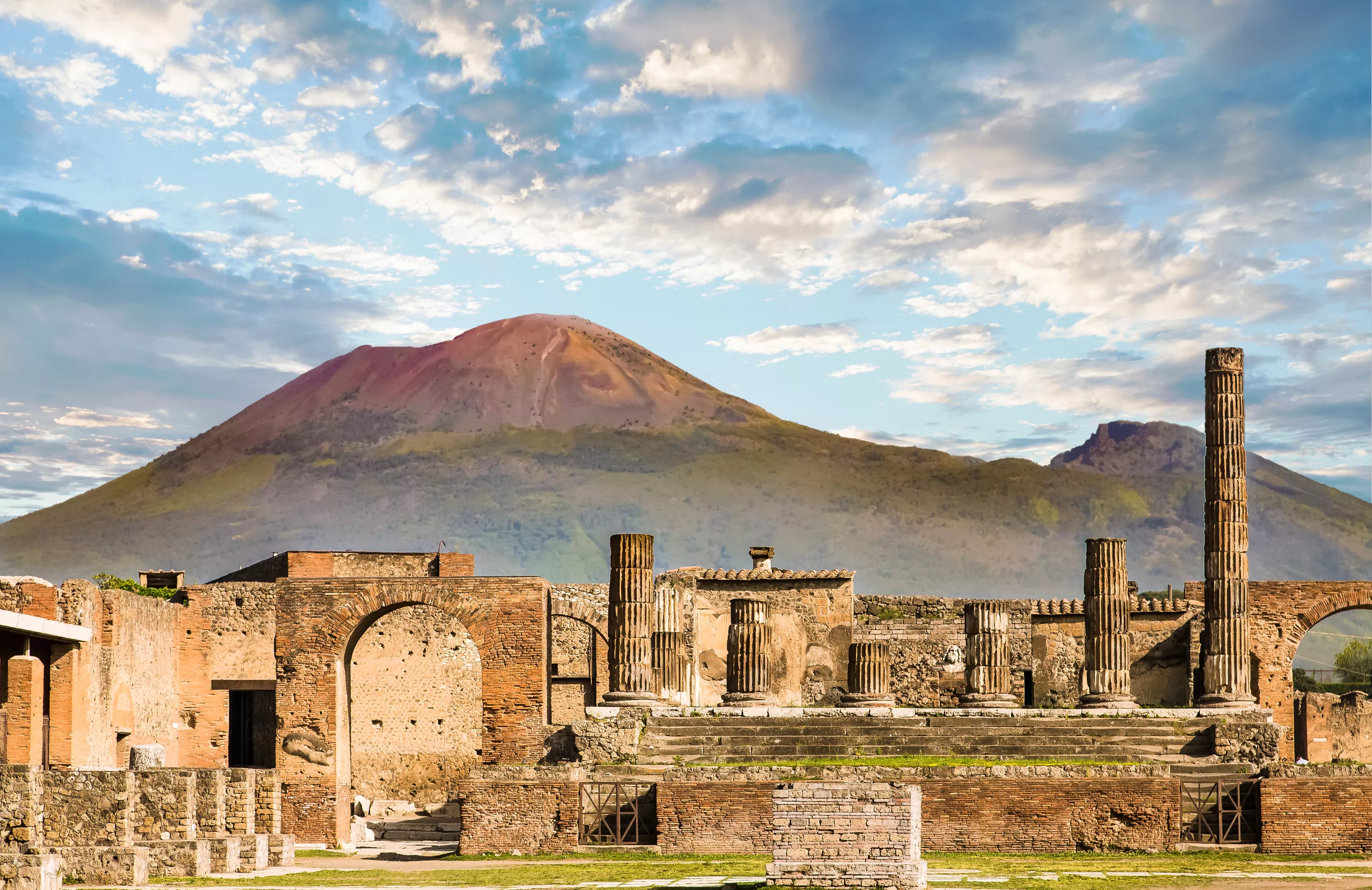 Les restes de la ciutat amb el Vesuvi de fons