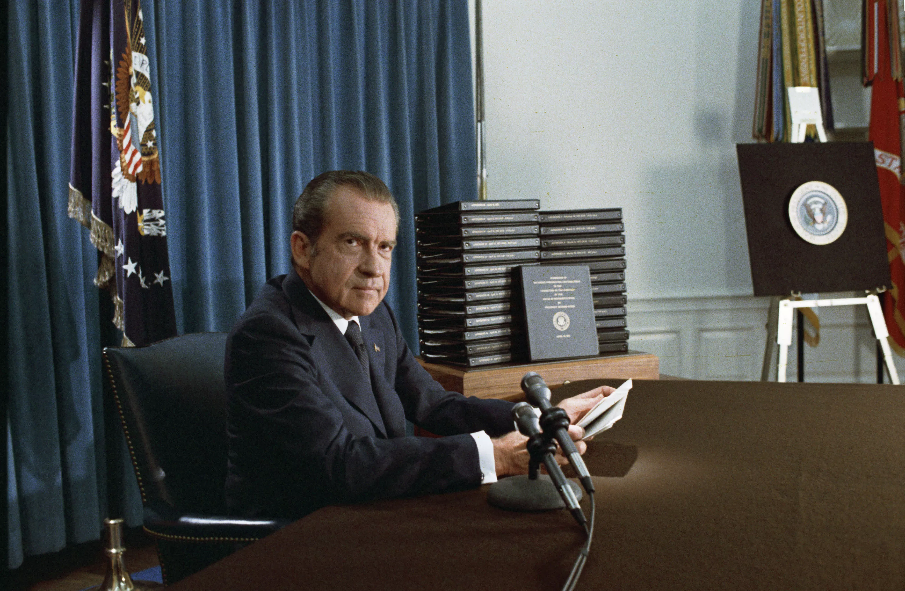 Richard Nixon durant el seu discurs per televisió el 29 d'abril de 1974 explicant la publicació de les transcripcions de les gravacions