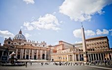 Plaça de Sant Pere del Vaticà -  Shutterstock