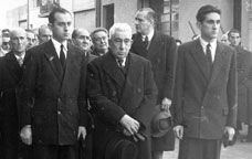 Josep Irla a l’enterrament d’Antoni Rovira i Virgili
