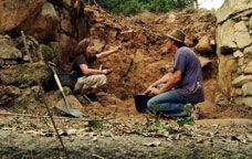 Arqueòlegs de l'equip de 'Sota terra' -  Batabat / TVC