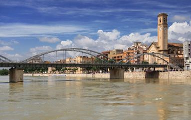 El riu Ebre al seu pas per Tortosa -  © santirf / Thinkstock