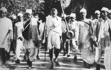 El 1930 Gandhi va encapçalar la Marxa de la Sal per la independència de l'Índia -  Yann (talk) - Wikimedia Commons