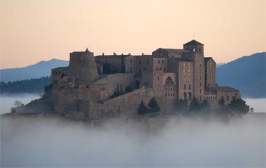 El castell de Cardona entre la boira -  Domènec Nogués