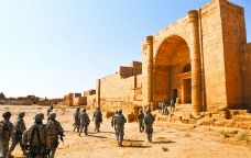 Soldats al conjunt monumental de Hatra, a l'Iraq -  Wikimedia Commons
