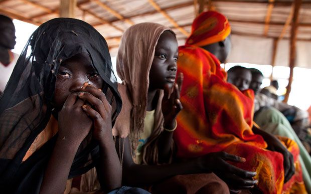 Katuma Adi , de 7 anys, a la cua per rebre tractament mèdic al camp de refugiats de Jaman, al Sudan del Sud, el 2012