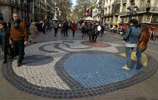 Mosaic de Joan Miró a la Rambla -  Wikimedia commons
