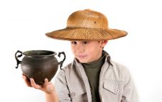 Un nen en un taller d'arqueologia - BorisMrdja / Thinsktock Un nen en un taller d'arqueologia - BorisMrdja / Thinsktock