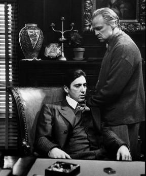 Escena d''El Padrí', de Francis Ford Coppola, amb Al Pacino i Marlon Brando (1972) Escena d''El Padrí', de Francis Ford Coppola, amb Al Pacino i Marlon Brando (1972)