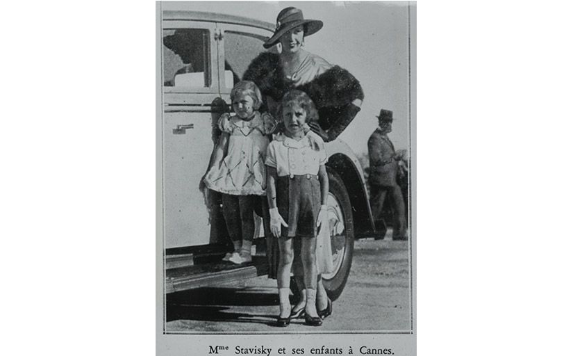 Arlette Simon amb les seves filles a Cannes - Wikimedia Commons Arlette Simon amb les seves filles a Cannes - Wikimedia Commons