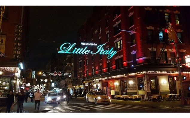 Una imatge actual de Little Italy a Manhattan, Nova York - Wikimedia Commons Una imatge actual de Little Italy a Manhattan, Nova York - Wikimedia Commons