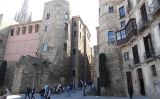 El portal del Bisbe, a Barcelona, és una de les antigues portes de la Bàrcino romana - Wikimedia Commons El portal del Bisbe, a Barcelona, és una de les antigues portes de la Bàrcino romana - Wikimedia Commons