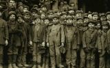 Un grup de nens amb texans, treballadors de la mina Ewan Breaker, a Pittston (EUA)
