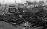 Restes de la població civil japonesa després del bombardeig -  Wikimedia Commons