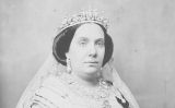Fotografia d'Isabel II realitzada el 1860 - Wikimedia Commons Fotografia d'Isabel II realitzada el 1860 - Wikimedia Commons