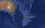 La part de color blau més clar correspon al que sembla ser Zelàndia, que inclou Nova Zelanda i, més al nord, l'arxipèlag de Nova Caledònia -  Google maps