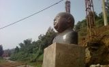 Instal·lació del bust del president Kabila a la ciutat congolesa de Bukavu (2011) - t.pcox / Flickr / Wikimedia commons Instal·lació del bust del president Kabila a la ciutat congolesa de Bukavu (2011) - t.pcox / Flickr / Wikimedia commons