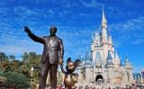 Estàtua de Walt Disney i Mickey Mouse a Disney World Orlando - SPCE Online / Flickr Estàtua de Walt Disney i Mickey Mouse a Disney World Orlando - SPCE Online / Flickr