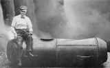 Bobby Leach després d'haver saltat a les cascades del Niàgara en un barril (25 de juliol de 1911) -  Robert Leach / Library and Archives Canada / Wikimedia Commons
