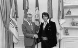 Richard Nixon i Elvis Presley al Despatx Oval, el 21 de desembre de 1970 - Ollie Atkins / National Archives and Records Administration / Wikimedia Commons Richard Nixon i Elvis Presley al Despatx Oval, el 21 de desembre de 1970 - Ollie Atkins / National Archives and Records Administration / Wikimedia Commons