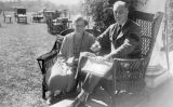 Franklin D. Roosevelt i Eleanor Roosevelt a la seva residència de Hyde Park, (16 de setembre de1927) - FDR Presidential Library & Museum / Wikimedia Commons Franklin D. Roosevelt i Eleanor Roosevelt a la seva residència de Hyde Park, (16 de setembre de1927) - FDR Presidential Library & Museum / Wikimedia Commons