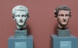 Bust de Calígula i reconstrucció policromada - Diagram Lajard / Wikimedia commons Bust de Calígula i reconstrucció policromada - Diagram Lajard / Wikimedia commons
