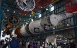 Un dels coets Saturn V es troba exposat al Centre Espacial John F. Kennedy de Florida - 350z33 - Wikimedia Commons Un dels coets Saturn V es troba exposat al Centre Espacial John F. Kennedy de Florida - 350z33 - Wikimedia Commons