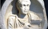 Escriba amb tauletes i estilets a una tomba romana Escriba amb tauletes i estilets a una tomba romana