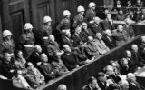 Banc dels acusats durant el judici de Nuremberg Banc dels acusats durant el judici de Nuremberg
