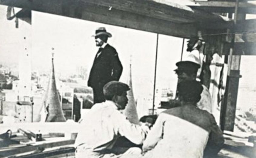 Puig i Cadafalch supervisant la casa de les punxes