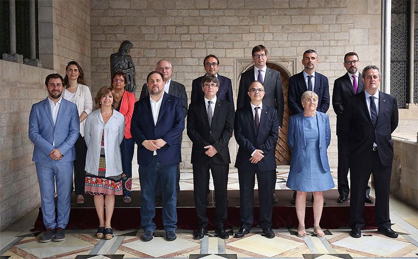 Carles Puigdemont amb els membres del Govern el 4 de juliol de 2017