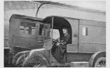 Marie Curie en un cotxe de raigs X