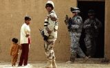 Soldats estatunidencs en un registre a l'Iraq el març de 2008 Soldats estatunidencs en un registre a l'Iraq el març de 2008