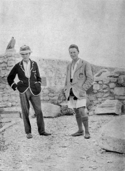 Lawrence (a la dreta) amb el company d'excavació Leonard Woolley a Carquemix cap a l'any 1912 Lawrence (a la dreta) amb el company d'excavació Leonard Woolley a Carquemix cap a l'any 1912