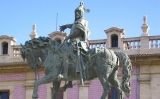 Estàtua de Jaume I a la plaça d'Alfons el Magnànim, a la ciutat de València Estàtua de Jaume I a la plaça d'Alfons el Magnànim, a la ciutat de València