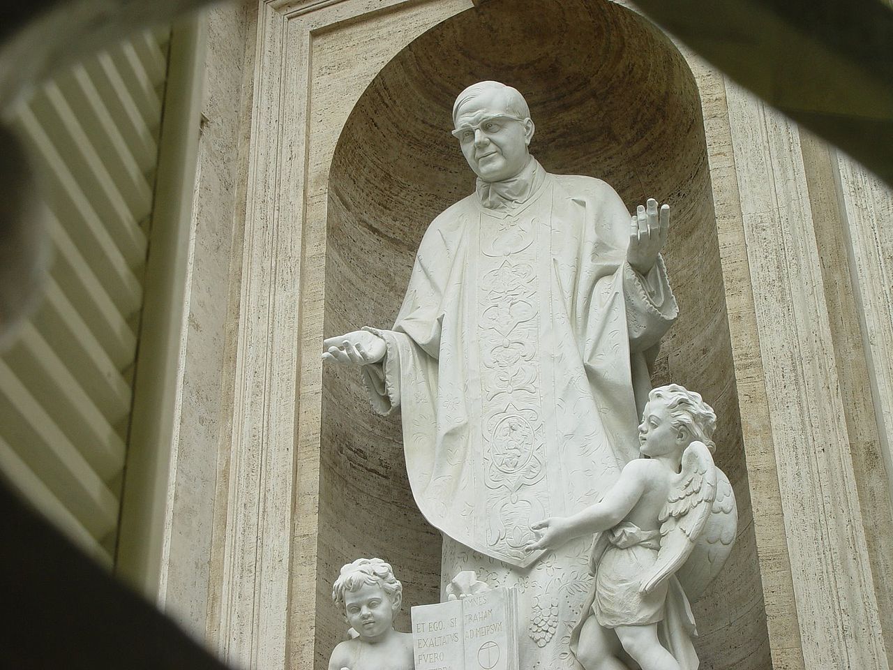 Estatua d'Escrivá de Balaguer al Vaticà. El sacerdot espanyol va passar els darrers anys de la seva vida a Roma