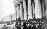 Manifestació davant del palau Tauride a Sant Petersburg, el febrer de 1917 Manifestació davant del palau Tauride a Sant Petersburg, el febrer de 1917