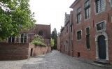 El beguinatge de Lovaina és propietat de la Universitat Catòlica de la ciutat. Fa els serveis de residència d'estudiants i de personal universitari El beguinatge de Lovaina és propietat de la Universitat Catòlica de la ciutat. Fa els serveis de residència d'estudiants i de personal universitari