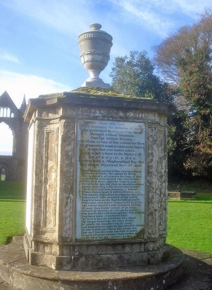 Monument a Boatswain a Newstead Abbey (Anglaterra)