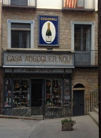 Adrogueria centenària Casa Adroguer Nou, a Solsona Adrogueria centenària Casa Adroguer Nou, a Solsona