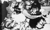 Homes i dones eren separats en creuar la frontera per ordre del Govern francès. Moltes famílies es van trencar per sempre Homes i dones eren separats en creuar la frontera per ordre del Govern francès. Moltes famílies es van trencar per sempre