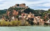 El castell de Miravet sobre les aigües de l'Ebre El castell de Miravet sobre les aigües de l'Ebre
