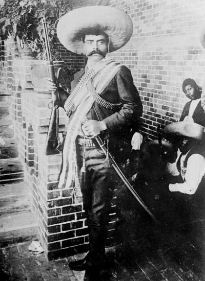 El 1911, un fotògraf nord-americà va fer aquest retrat de Zapata a l’hotel Moctezuma de Cuernavaca. La instantània es va convertir en una imatge icònica del líder revolucionari El 1911, un fotògraf nord-americà va fer aquest retrat de Zapata a l’hotel Moctezuma de Cuernavaca. La instantània es va convertir en una imatge icònica del líder revolucionari