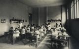 L’Escola Moderna de Ferrer i Guàrdia es basava en els principis d’un ensenyament racional, científic i humanitari, amb caràcter universal i laic L’Escola Moderna de Ferrer i Guàrdia es basava en els principis d’un ensenyament racional, científic i humanitari, amb caràcter universal i laic