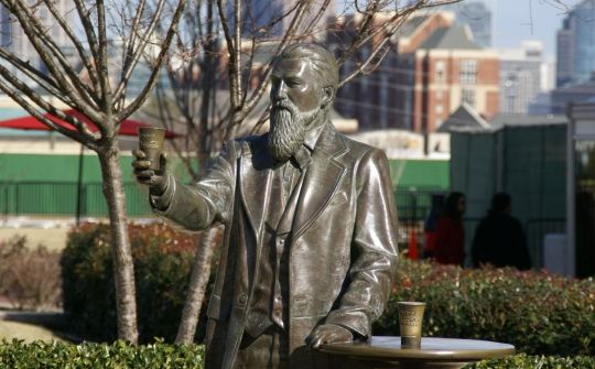 Estàtua de John Pemberton, el creador de la Coca-Cola, a Atlanta