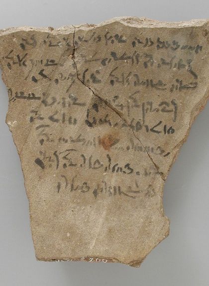 Òstracon egipci d'època ptolemaica amb escriptura demòtica sobre terracota Òstracon egipci d'època ptolemaica amb escriptura demòtica sobre terracota