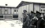 Ernst Kaltenbrunner amb Heinrich Himmler en una visita al camp de concentració de Mauthausen, en una de les fotografies ocultes per Boix que varen servir de prova en els judicis de Nuremberg